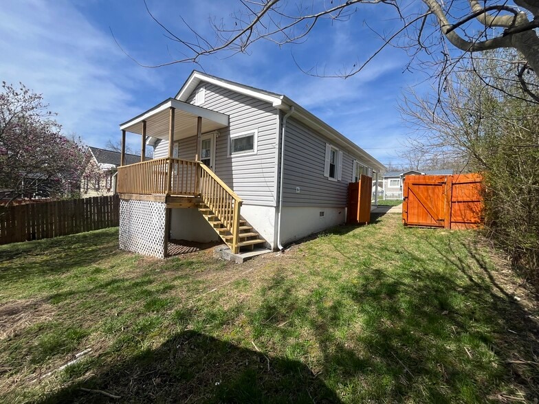 Building Photo - 1449 Marion St