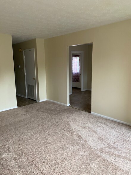 Building Photo - 3230 Aqueduct Dr