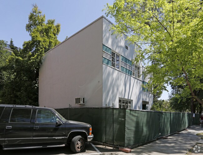 Building Photo - Capitol Gardens