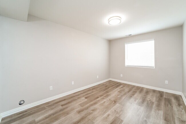 Building Photo - 1583 N 2530 W