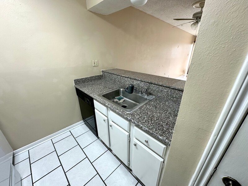 Building Photo - 222 Sandra Del Mar Dr