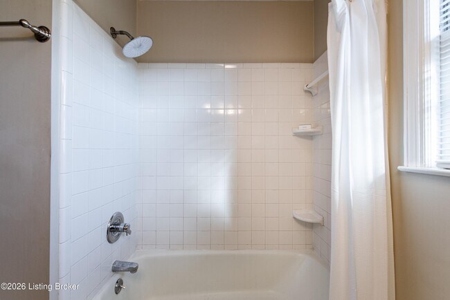 Building Photo - 18 Cardwell Way