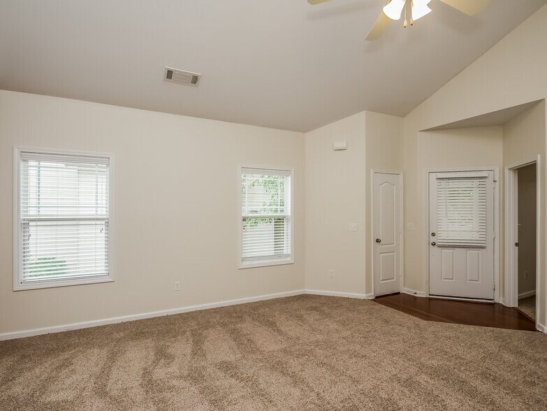 Building Photo - 92 Majestic Dr