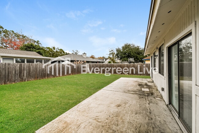 Building Photo - 8149 Amberwood Ct