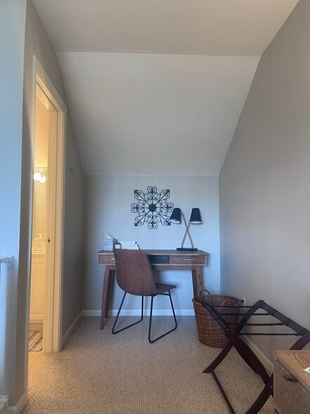 Building Photo - 4800 Eagleview Dr