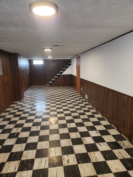 Lower Level - 4044 52nd St