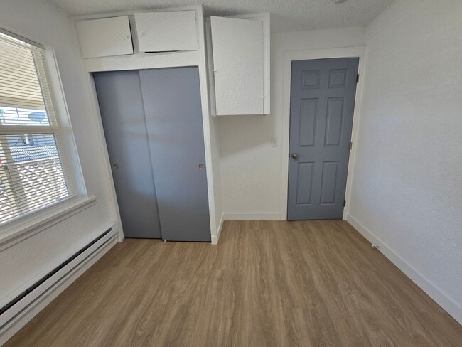 Building Photo - Freshly Remolded 2 Bedroom Apartment Move-...