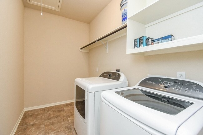 Building Photo - 4215 Mill Oak Dr