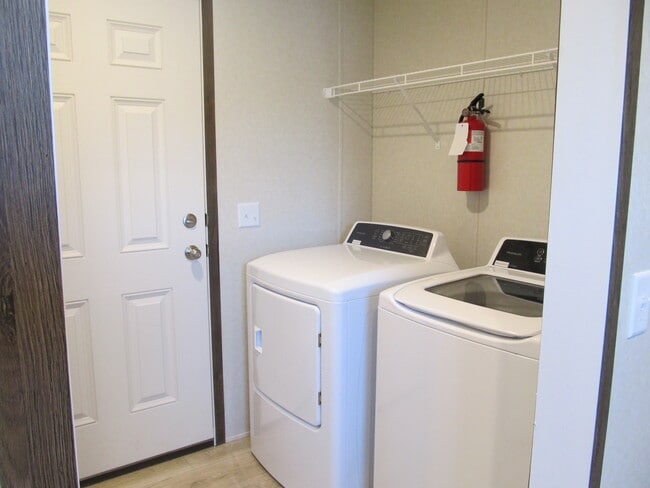 Building Photo - 10340 Midland Rd