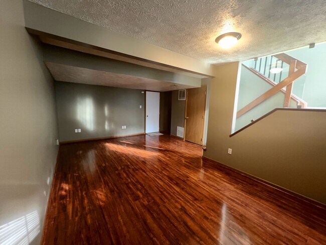 Building Photo - 2748 Hunters Point Dr
