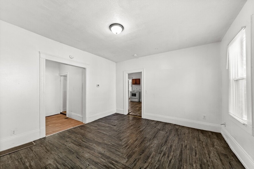 Building Photo - 8302 Sowinski Ave