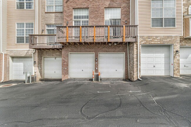 Building Photo - 3 Bed Draper Townhome with Views