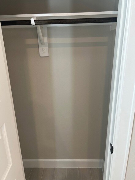 Building Photo - 3336 Vine Ter Trce