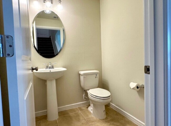 Building Photo - Isles of Lake Nona!! 3 Bedroom 2.5 Bathroom Townhome