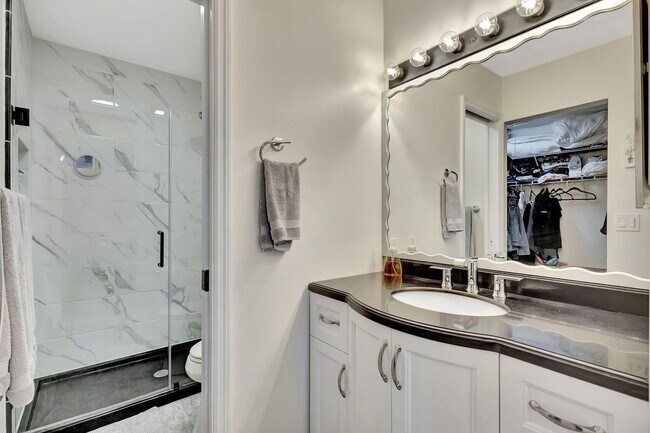 Building Photo - 4693 Lucerne Lakes Blvd E