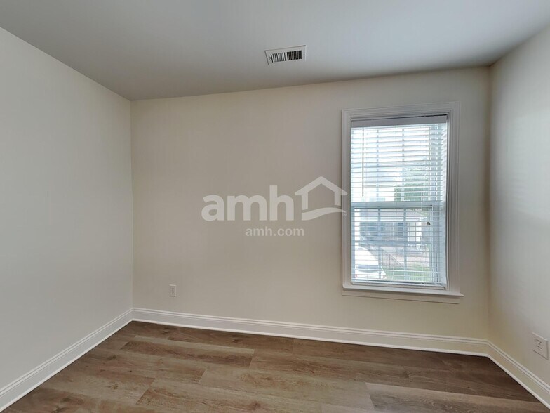 Building Photo - 1013 Triple Crown Dr