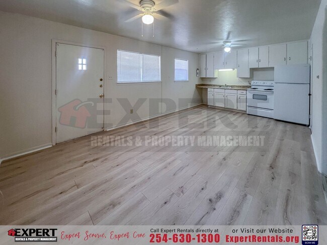 Building Photo - 1-Bedroom Home in Historic Killeen with New Flooring!!