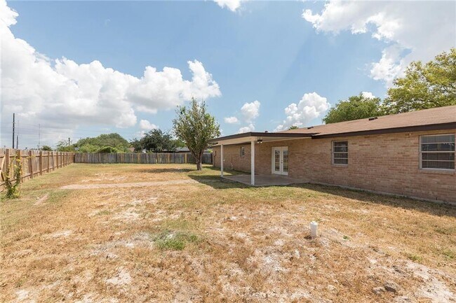 Building Photo - 29 Tulip Ave