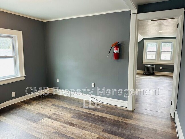 Building Photo - 301 E 9th Ave