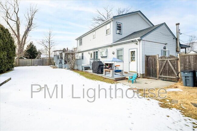 Building Photo - 654 Bermuda Rd