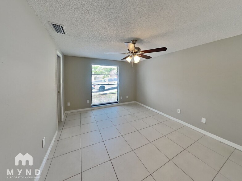 Building Photo - 9707 Paces Ferry Dr