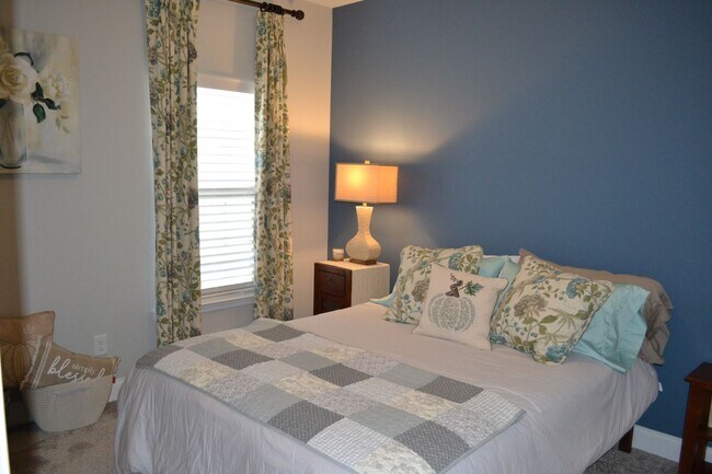 Building Photo - Beautiful Townhome Villa in Millstone Community