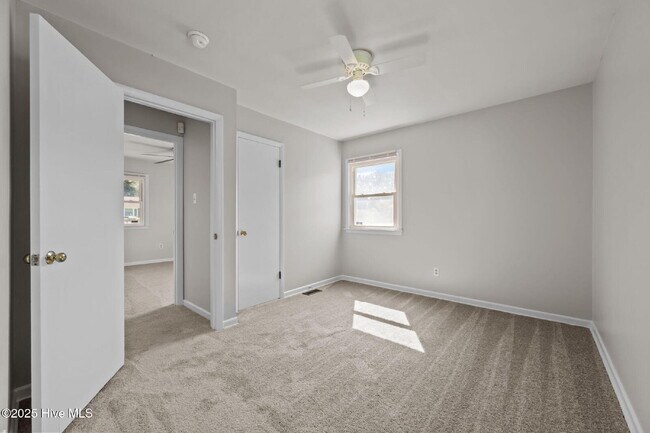 Building Photo - Nice 3 Bedroom Home -2503 Country Club Rd.