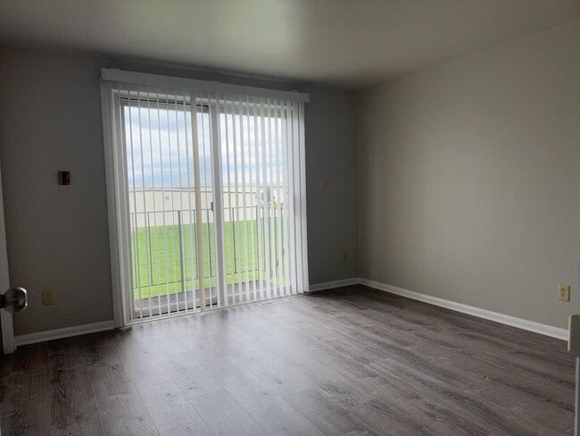 Building Photo - 418 Beloit St