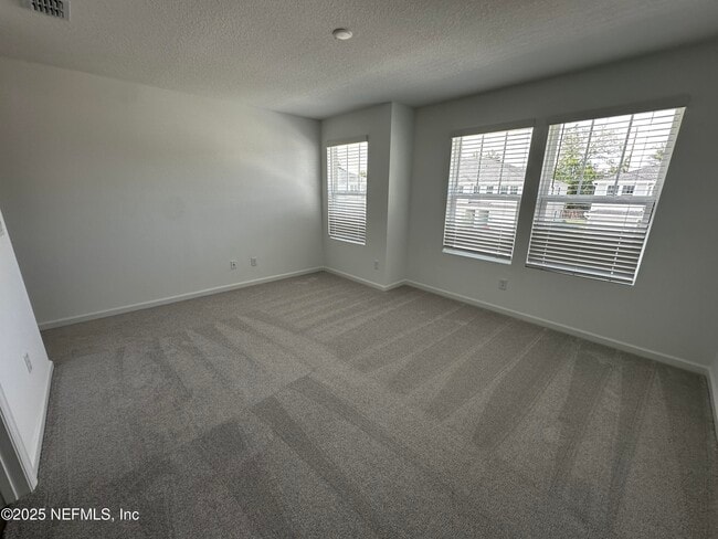 Building Photo - 611 Holly Lks Dr