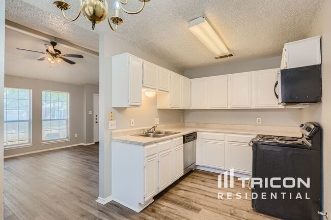 Building Photo - 1102 Glen Creek Dr