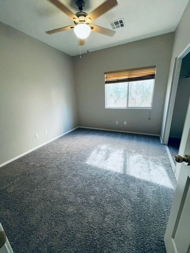Building Photo - *WONDERFUL SINGLE STORY HOME IN "GREEN VAL...