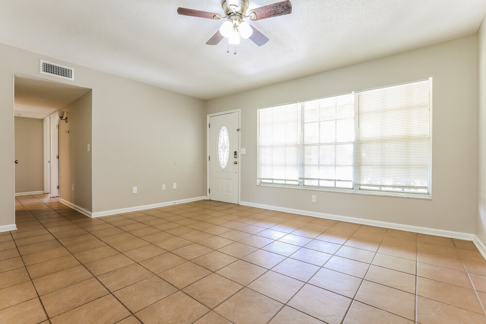 Building Photo - 20094 Lorenzo Ave