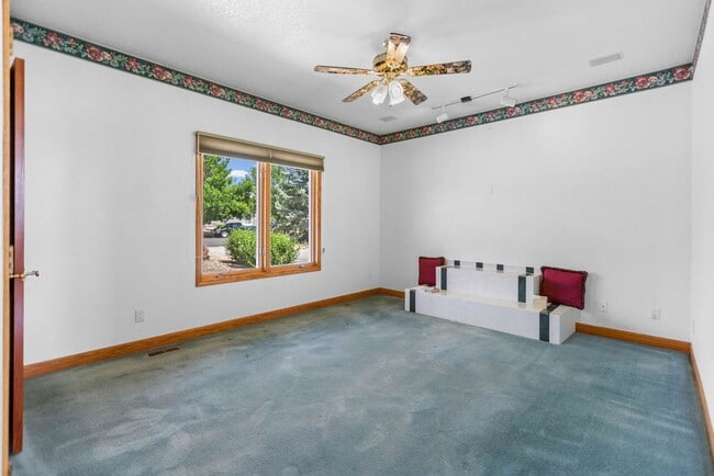 Building Photo - 3957 Valley Oak Dr
