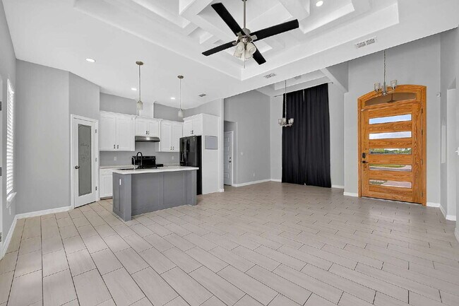 Building Photo - 140 Spanish Oak Dr