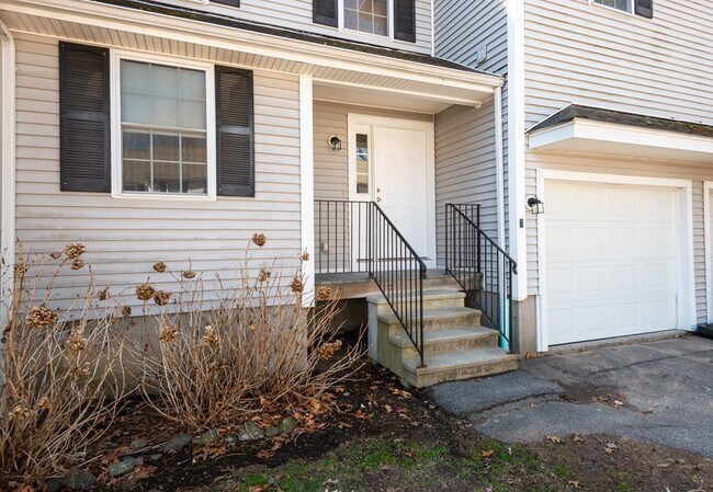 Building Photo - 19 Rosewood Dr