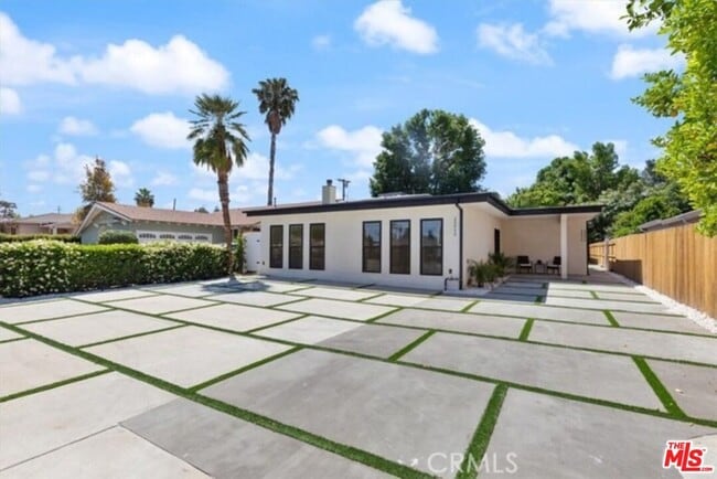 Building Photo - 22450 Dolorosa St