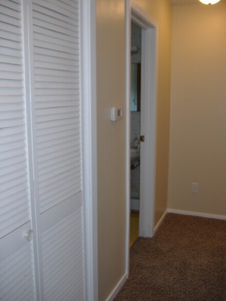 Building Photo - 717 6th Ave