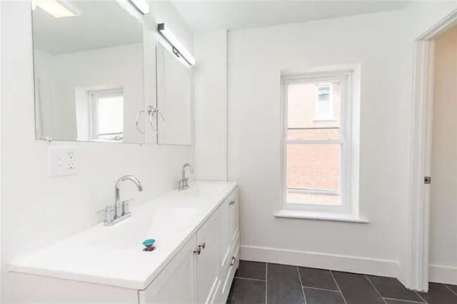 Building Photo - Brand New 4 Bedroom / 3.5 Bathroom Townhom...