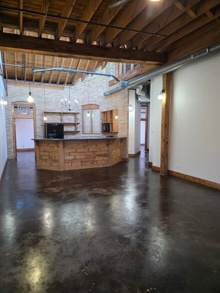 Building Photo - 280 Hutchins Ct