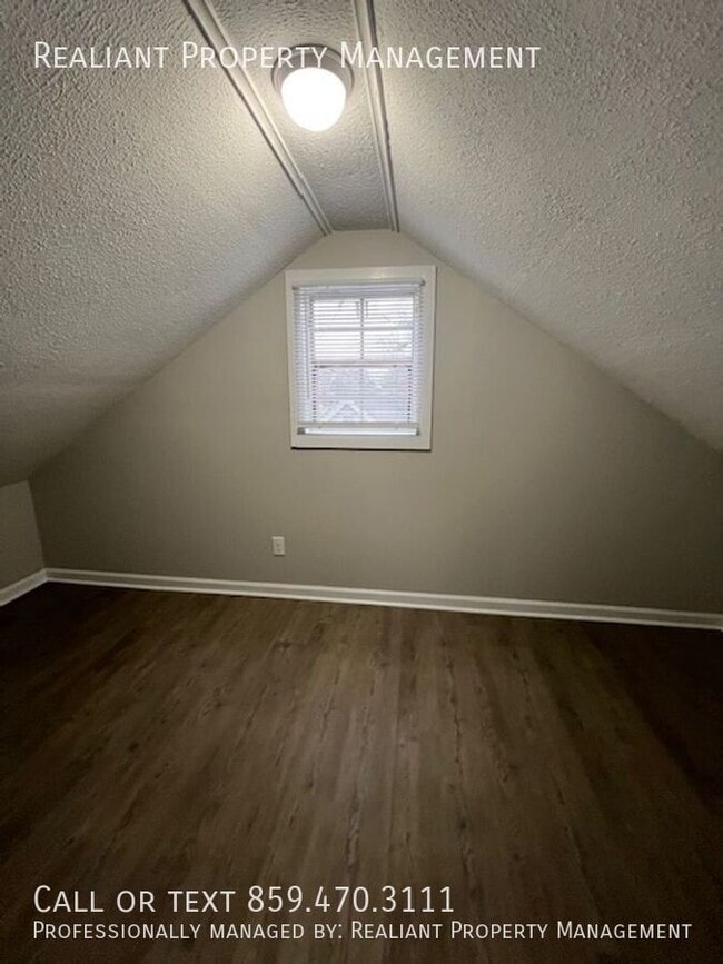 Building Photo - 400 Broadway-