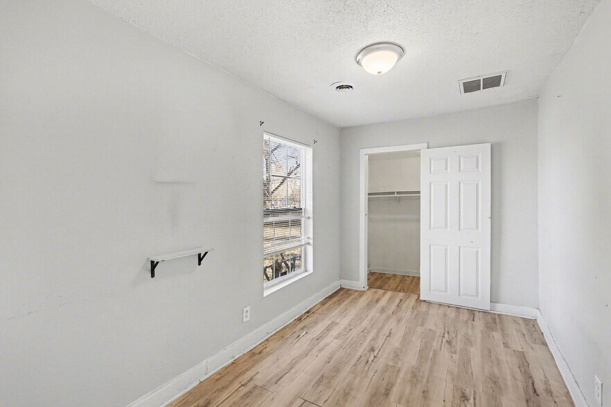 Building Photo - 7237 Wabash Ave