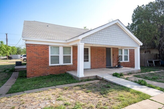 Primary Photo - 2744 Russell Ave