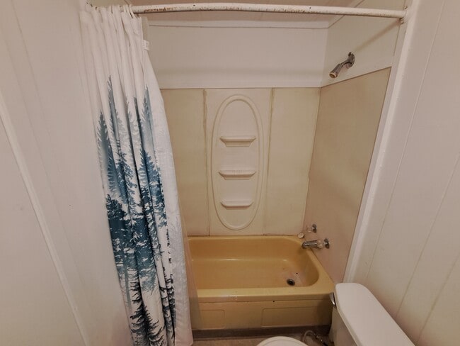 Building Photo - 64 Dakota St