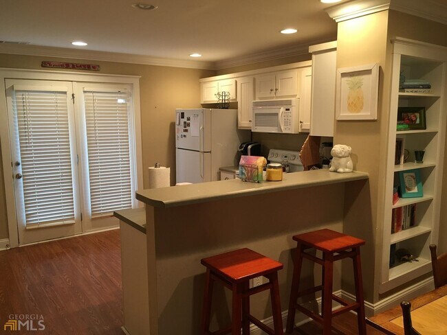 Building Photo - 490 S Barnett Shoals Rd