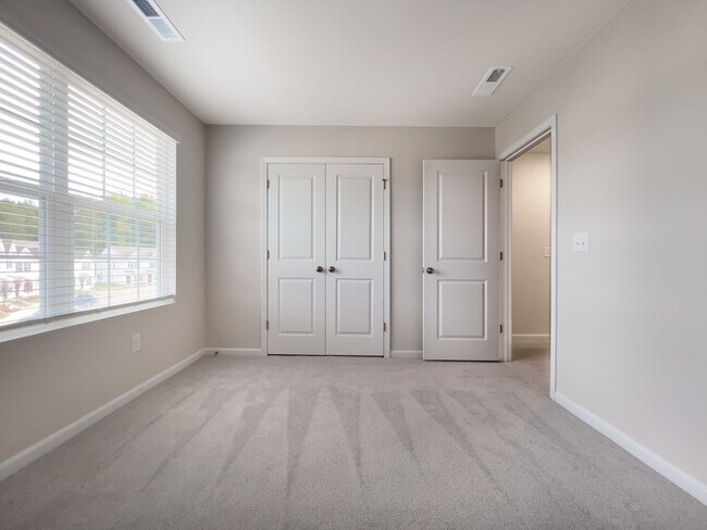 Building Photo - 1836 Autumn Mist