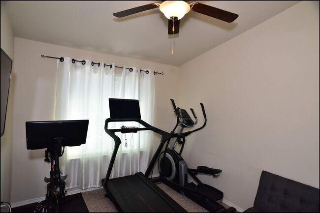 Building Photo - 6246 Viale Del Sol Ave