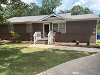 Building Photo - 3 Bedroom 2 Bath Ranch Home Near Haywood Road and Woodruff Road
