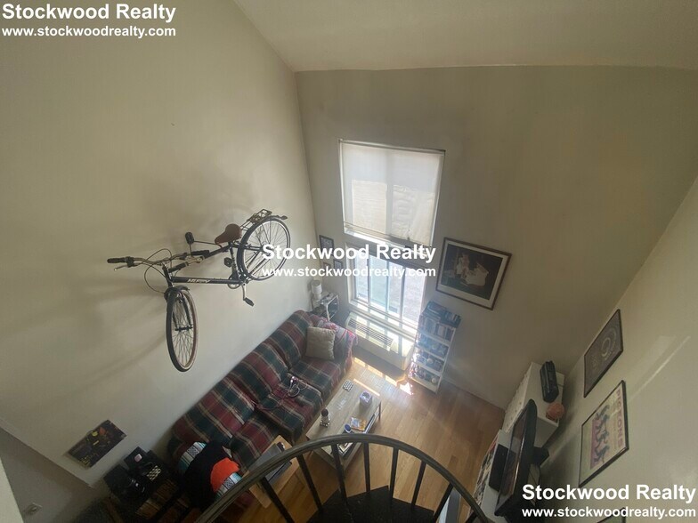 Building Photo - 382 Dorchester St