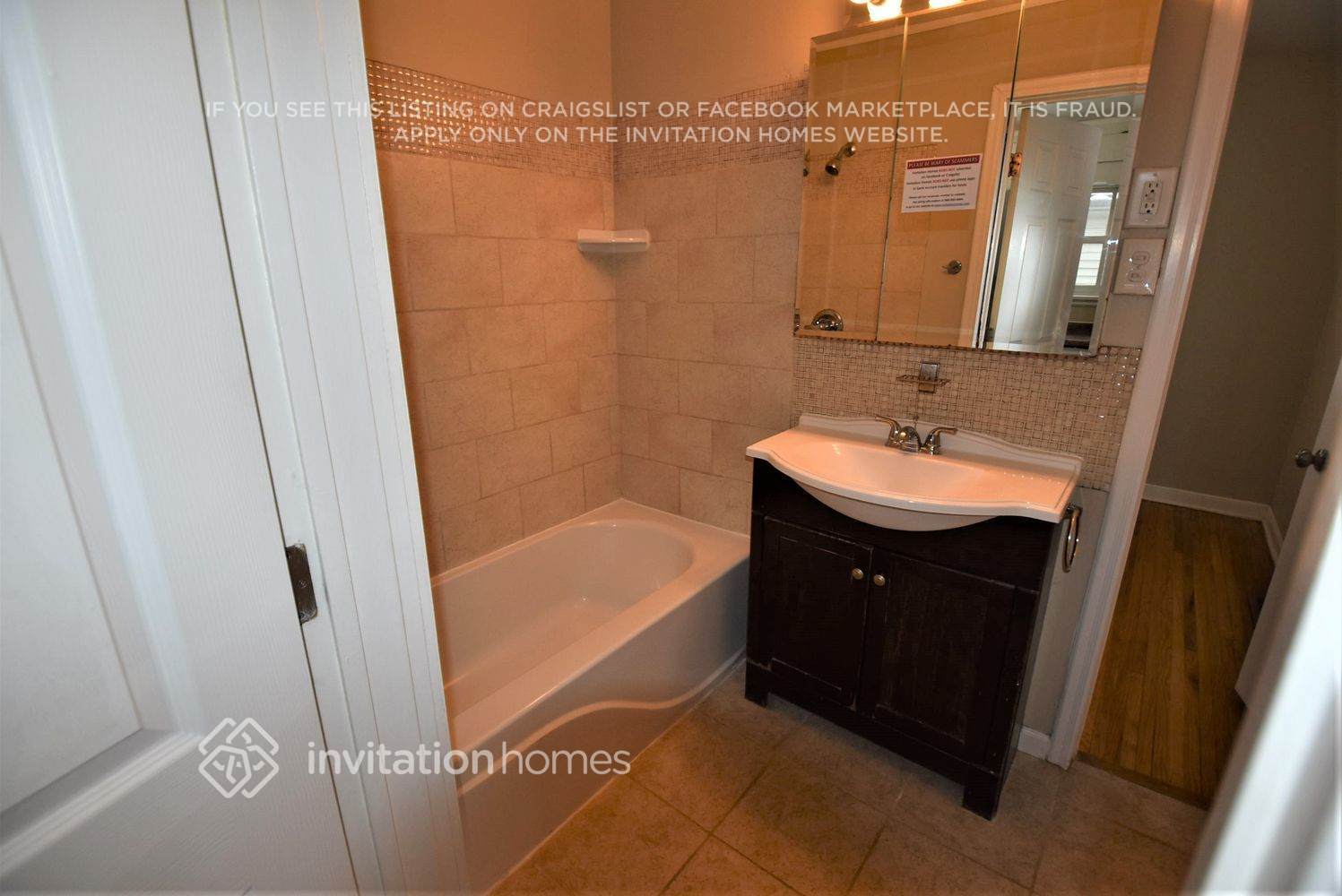 Building Photo - 1612 St Albans St N