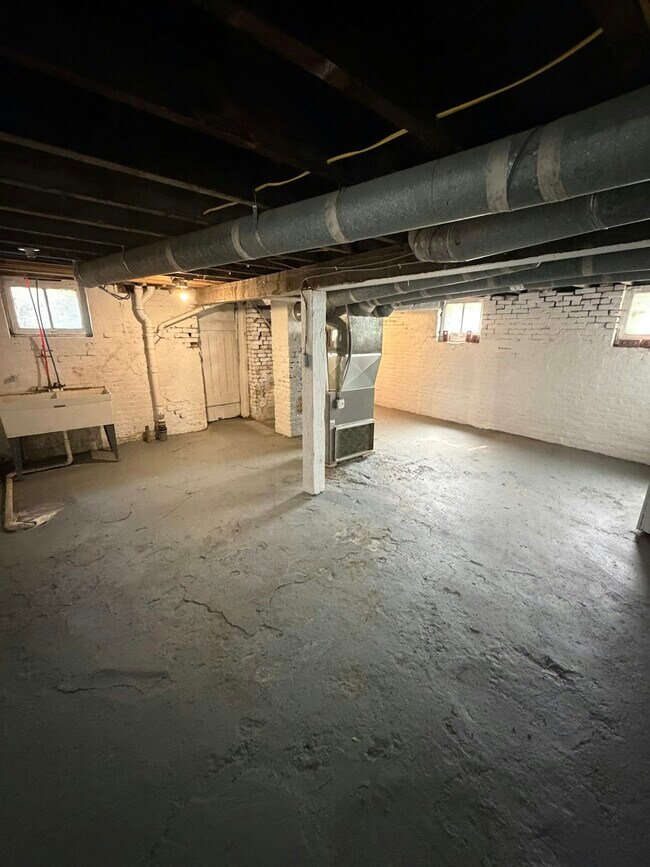 Building Photo - 3295 W 44th St
